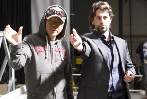 Kim Jee-woon y Eduardo Noriega en el rodaje de El último desafío