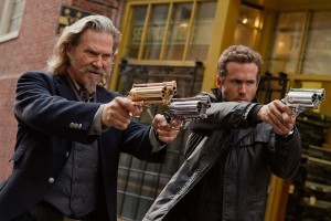 Jeff Bridges y Ryan Reynolds en R.I.P.D. Departamento de Policía Mortal