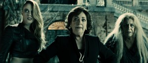Carolina Bang, Carmen Maura, y Terele Pávez en Las brujas de Zugarramurdi