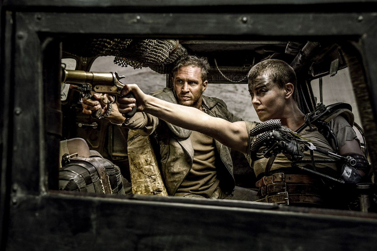 Tom Hardy y Charlize Theron en Mad Max: Furia en la carretera