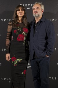 Monica Belluci y Sam Mendes en la presentación de Spectre