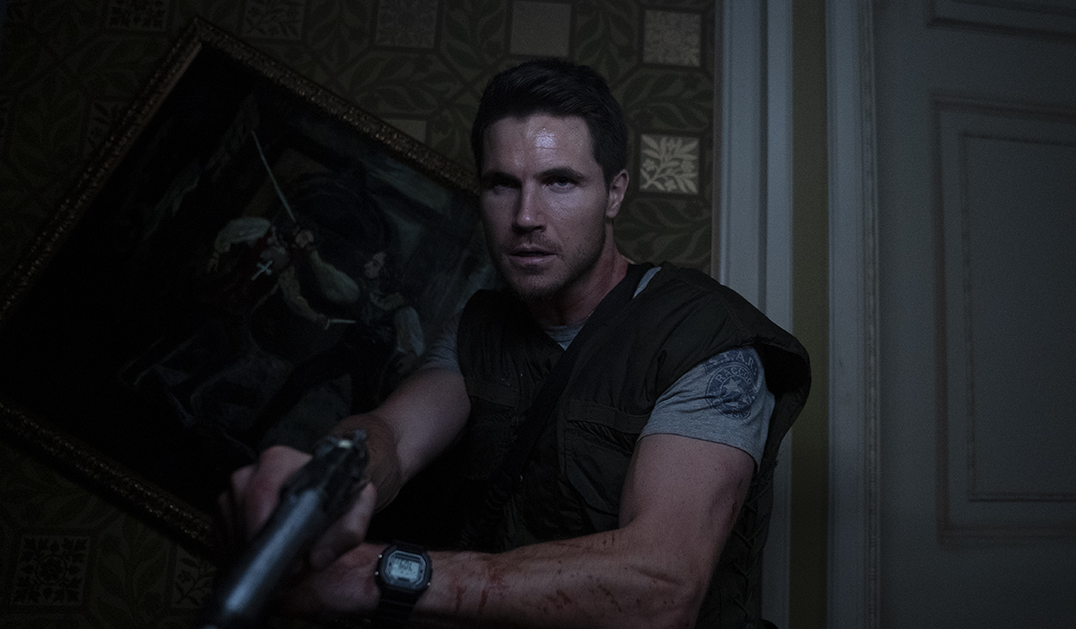 Robbie Amell en Resident Evil: Bienvenidos a Raccoon City